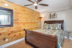 4 Schlafzimmer, Zimmersafe, Schreibtisch, Bügeleisen/Bügelbrett
