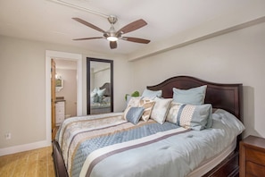 4 bedrooms, desk, iron/ironing board, travel cot