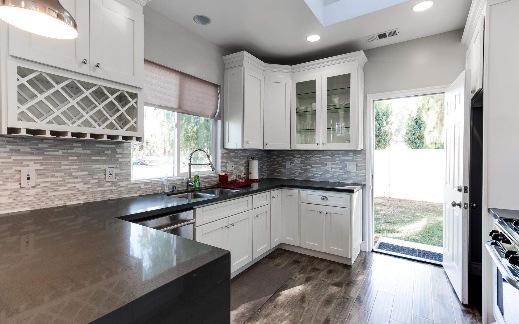 ثلاجة، ميكروويف، فرن، موقد طهي مسطح