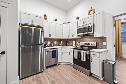 1Bed/Bath Apt in Baltimore 5 min to hospitals, coffee shops, Inner Harbor &more 