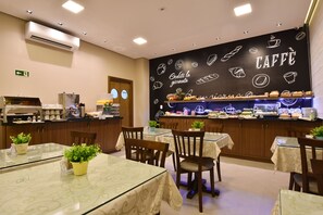 Petit déjeuner continental compris tous les jours