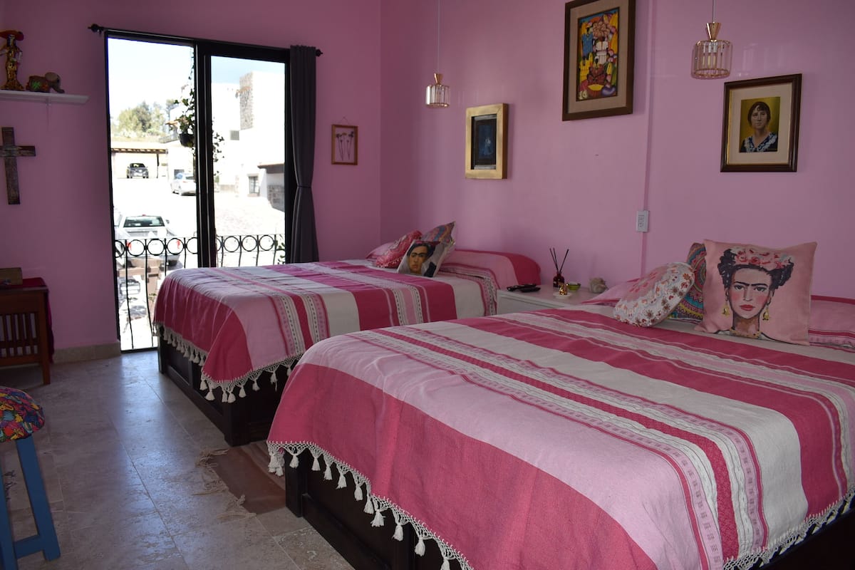 1 bedroom, Egyptian cotton sheets, premium bedding, Tempur-Pedic beds