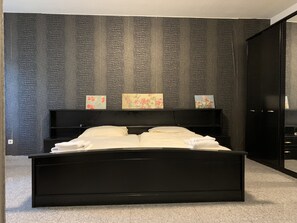 3 chambres, literie hypoallergénique, couette en duvet d'oie, bureau