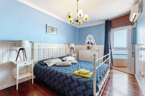 3 bedrooms, iron/ironing board, free WiFi, bed sheets - Holiday Apartment 'Beautiful 3 Bedrooms Wifi Sea View' with Sea View, Wi-Fi and Air Conditioning (Radazul)