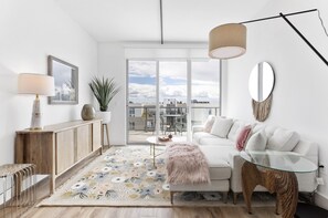 Living area - Dual Master Bedroom Penthouse in Marina Del Rey, CA (Marina del Rey)