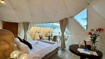 Suite Deluks, 1 Tempat Tidur Queen | 1 kamar tidur, seprai antialergi, dan didekorasi berbeda-beda