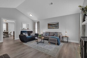 Smart TV - The Smart Stay!! New Remodel! Minutes from Atlanta!! (Norcross)