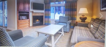 Cozy spacious 3-bedroom apt sleeps8 in  Zephyr Cove with Wi-Fi, fitness room