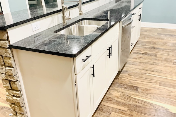 KĂŒhlschrank, Mikrowelle, Ofen, Herdplatte