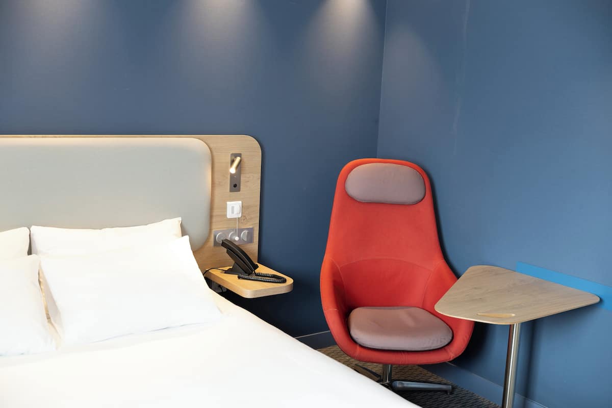 Room, 1 Queen Bed, Accessible | Desk, laptop workspace, blackout drapes, soundproofing