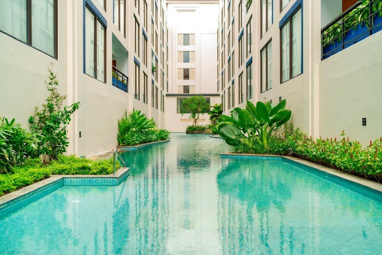 Dundyner, safe på rommet, blendingsgardiner og lydisolert