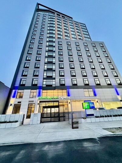 Holiday Inn Express Long Island City E New York by IHG