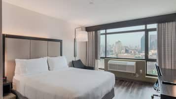 Zimmersafe, Schreibtisch, schallisolierte Zimmer, Bügeleisen/Bügelbrett