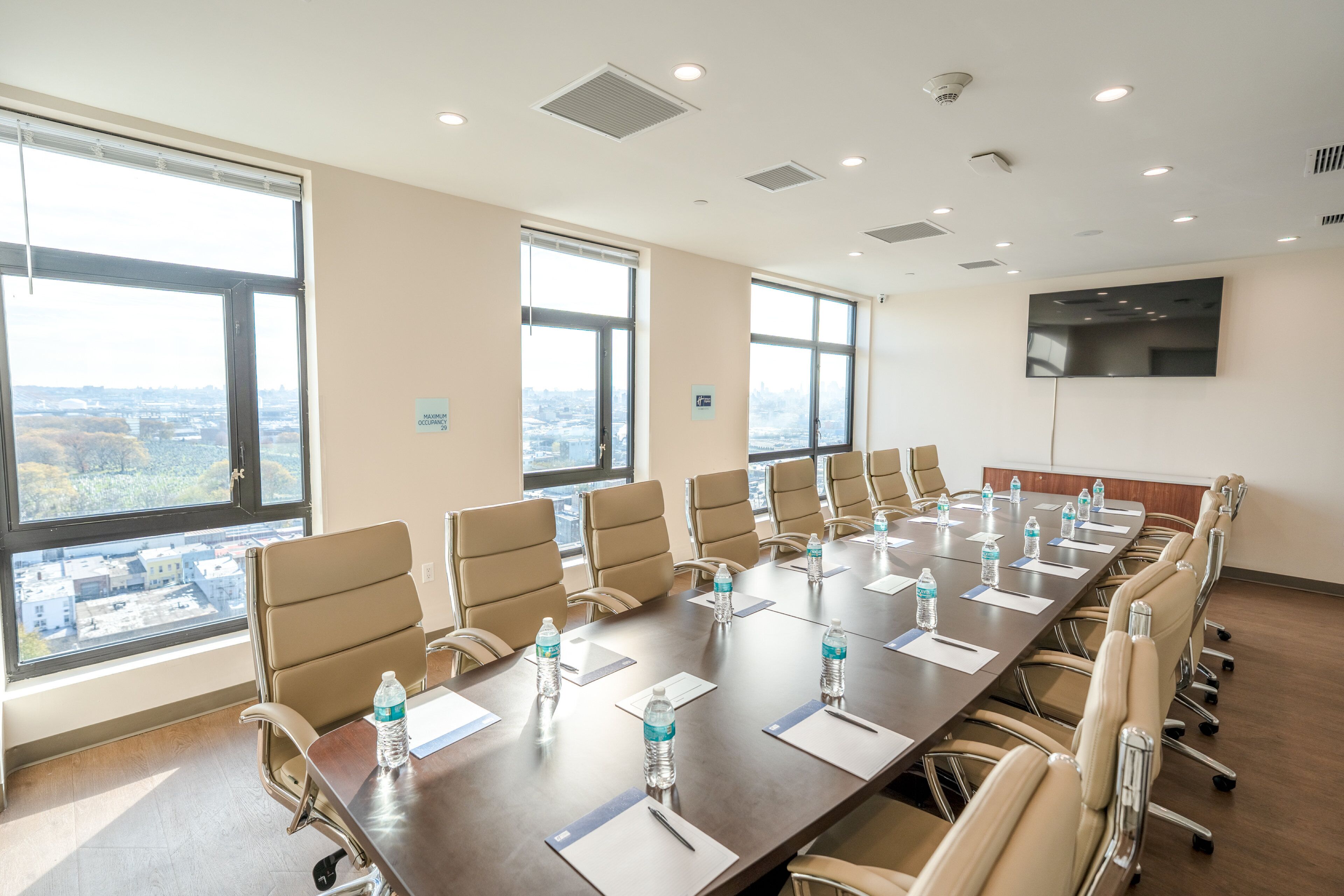 Photo - Holiday Inn Express Long Island City E - New York by IHG