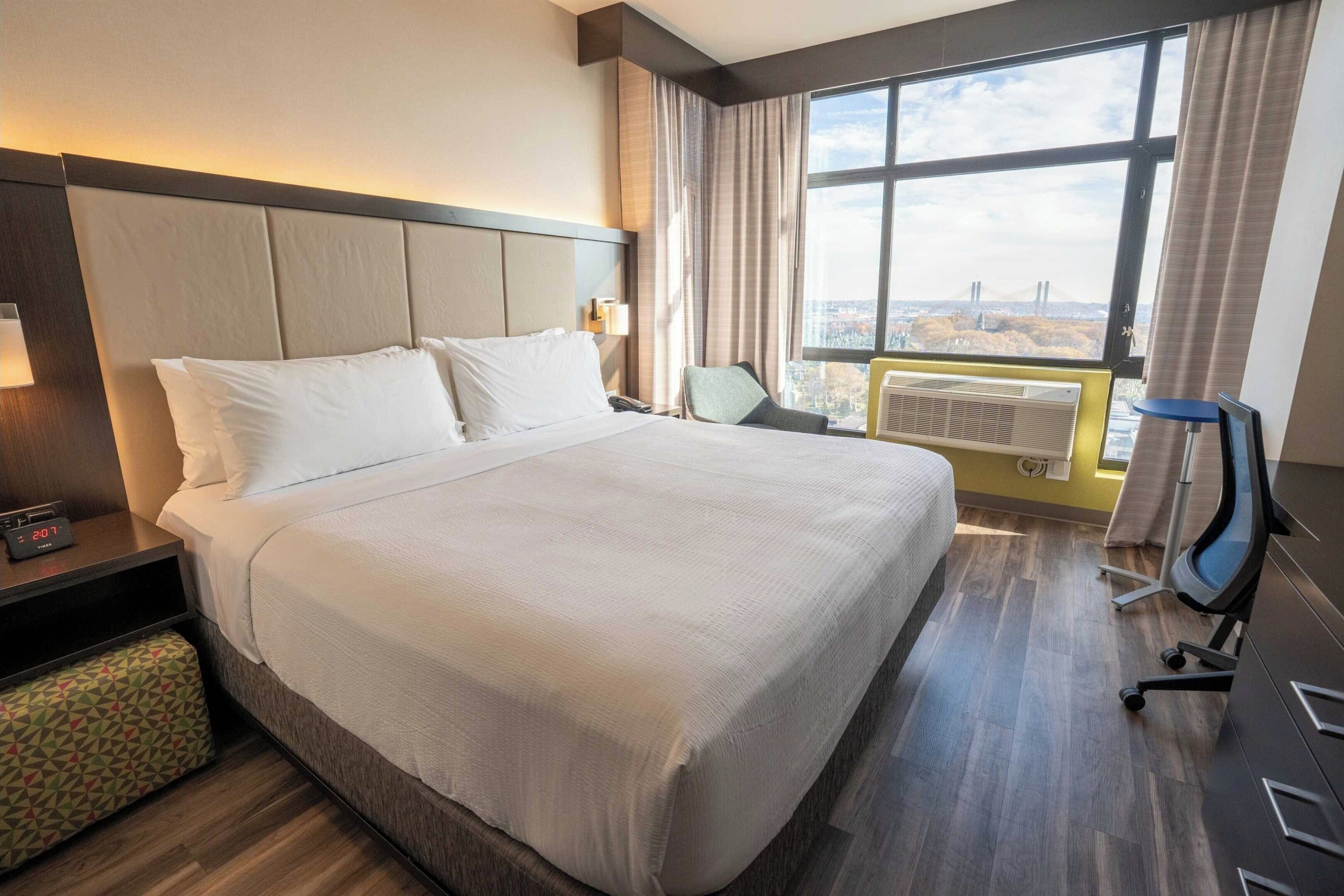 Photo - Holiday Inn Express Long Island City E - New York by IHG