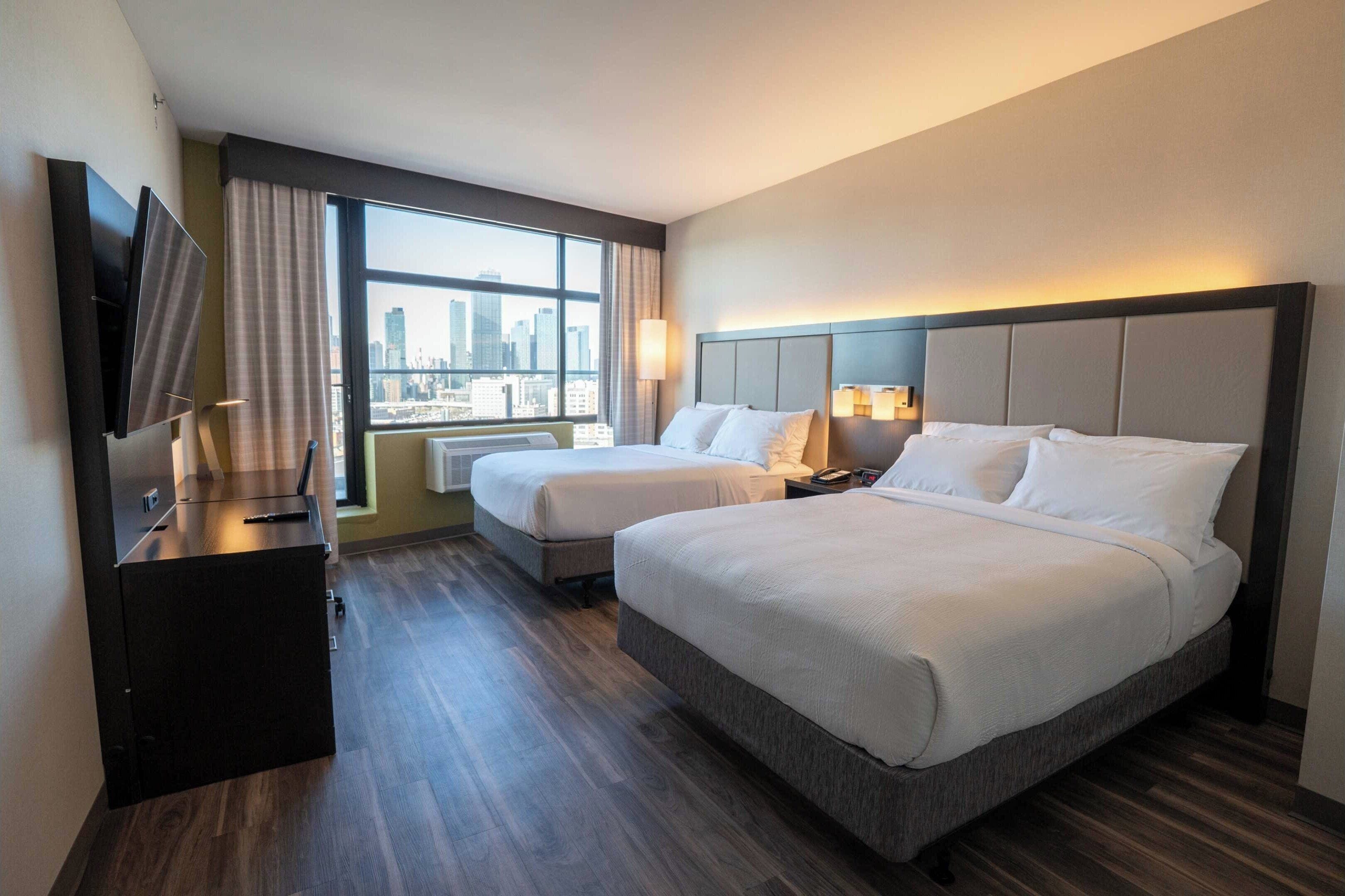 Photo - Holiday Inn Express Long Island City E - New York by IHG