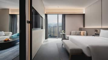 In-room safe, soundproofing, iron/ironing board, free WiFi