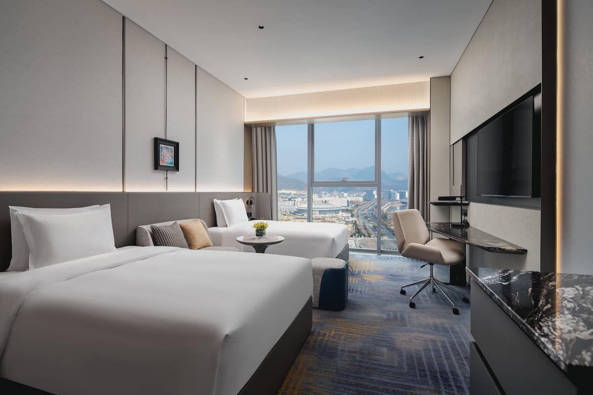 In-room safe, soundproofing, iron/ironing board, free WiFi