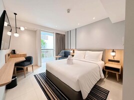 客房内保险箱、遮光窗帘、免费 WiFi、床单