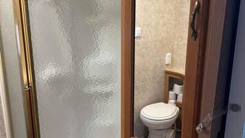 Håndklær, såpe og toalettpapir