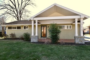Exterior - Renovated Craftsman style bungalow available-long term rental only (Lexington)
