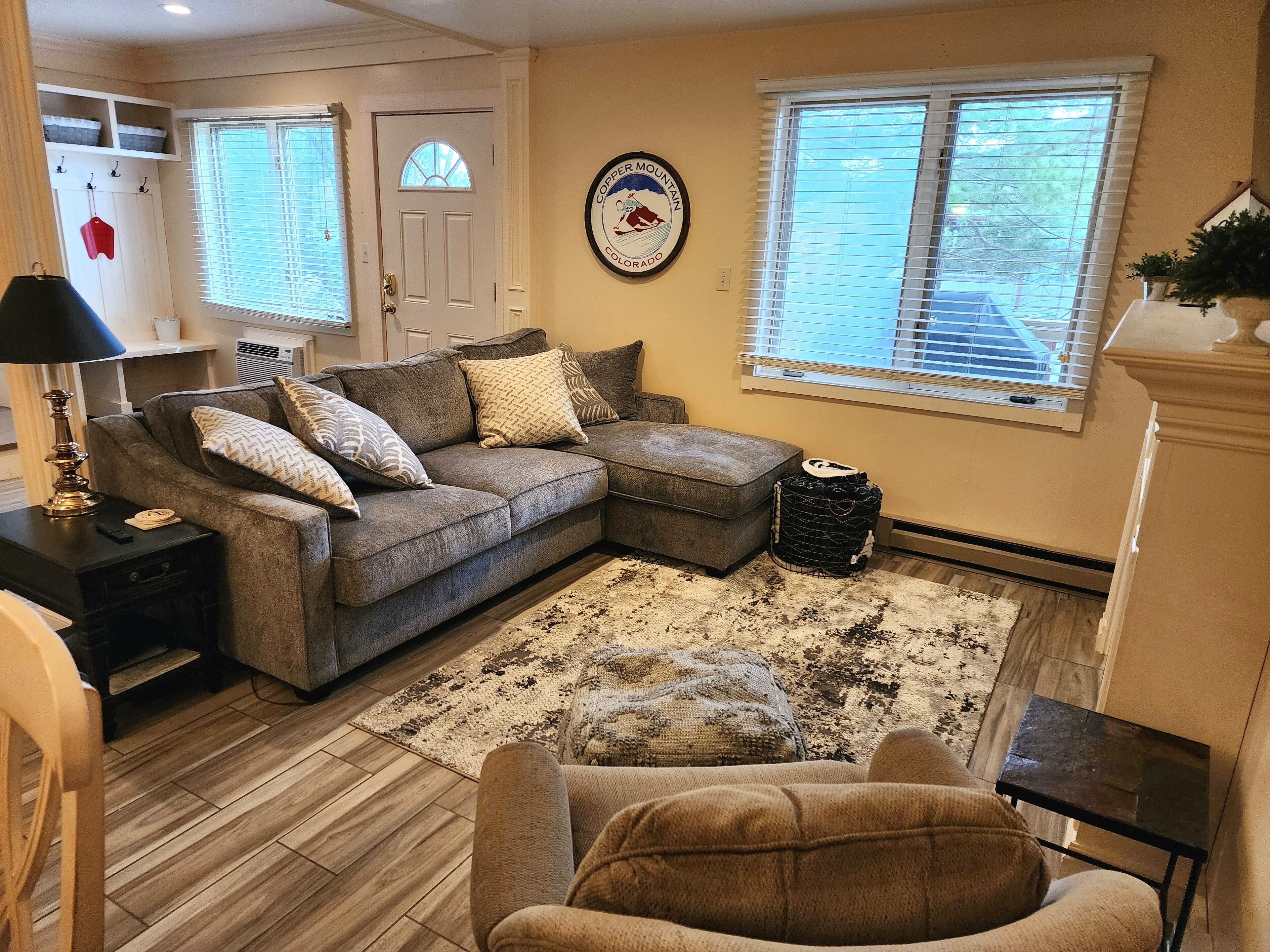 3 bedrm 2 bath Sleeps 8! Close to Torch Lake, Boat parking, pools,  NEW rental