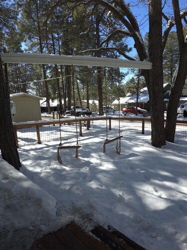 Charming Lakeside Cottage/ Your Cozy Fall & Winter Mountain Escape