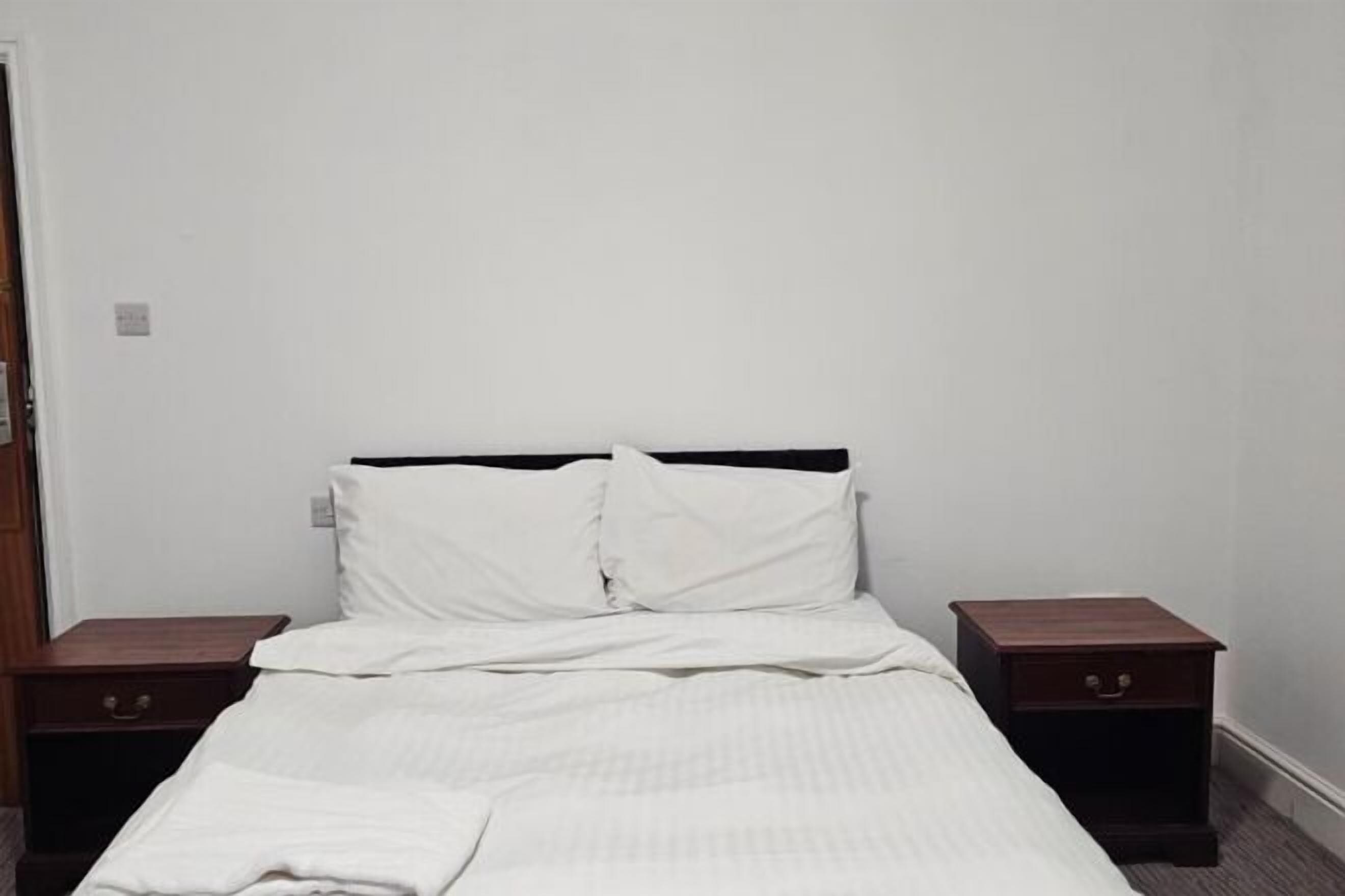 办公桌、熨斗/熨板、免费 WiFi、床单