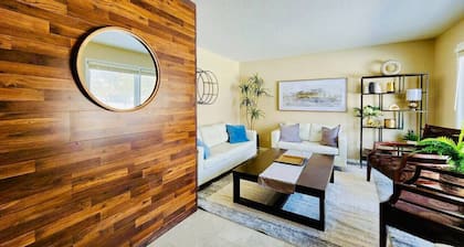 Cottage Grove-Woodbury Suburban Retreat by Minne-Getaway