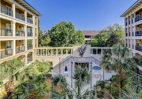 Coligny Beach, Pools, & Shops- Few Steps Away