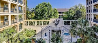 Coligny Beach, Pools, & Shops- Few Steps Away