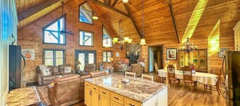 Cozy Retreat - Hot tub - Fire Pit - Game Room - 4 King Bedrooms