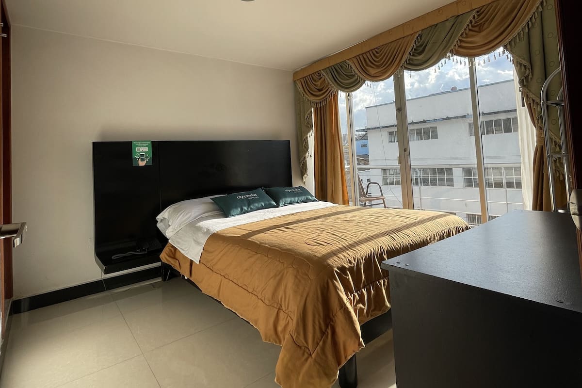 Deluxe Double Room | Desk, free WiFi, bed sheets