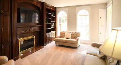 Oakshire Guest House - Jacuzzi + Incredible Views!