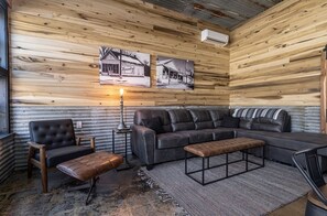 Smart TV - Tiny home, River View near Shawnee Forest, hiking and boating Ohio River  (Elizabethtown)