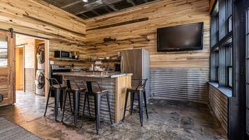 Kylskåp, mikrovågsugn, ugn och spishäll