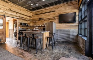 冷蔵庫、電子レンジ、オーブン、コンロ