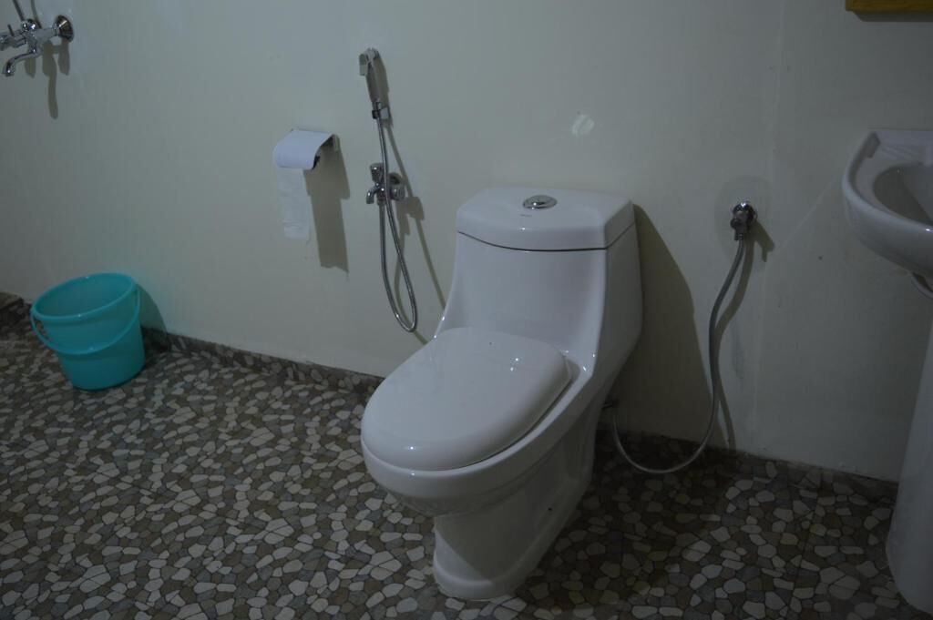 A bathroom with a toilet, bidet, and sink.