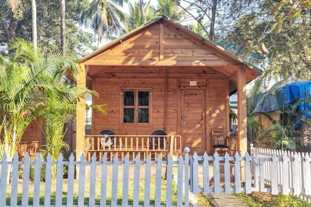 Premium Cottage, 1 King Bed | 1 bedroom, individually furnished, desk, laptop workspace