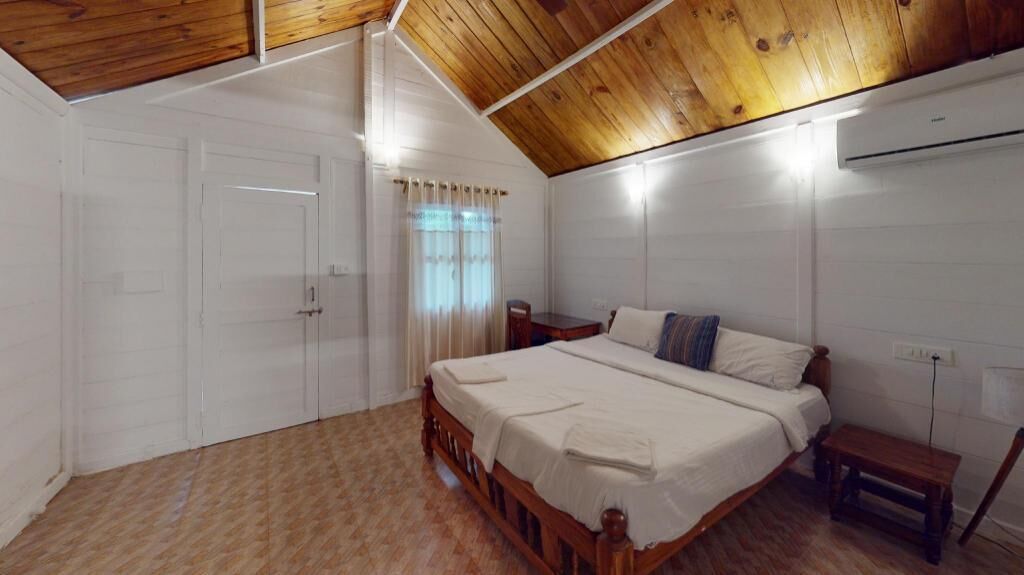 Individually furnished, desk, laptop workspace, free WiFi