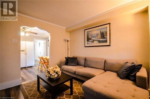 Cozy 3 Bedroom Hideaway Cottage Minutes From The Falls & Complimentary Breakfast