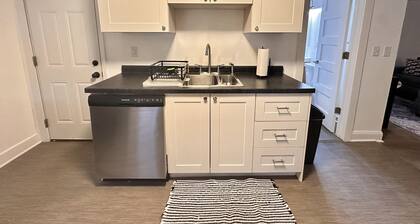 Cozy & Convenient Duplex, Near Downtown