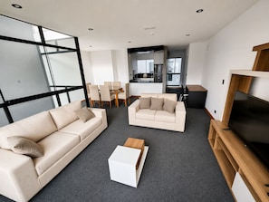 Smart TV - Prime Location with Nice Views and Beach Access. Parking available - Fast Wi-Fi. (Miraflores)