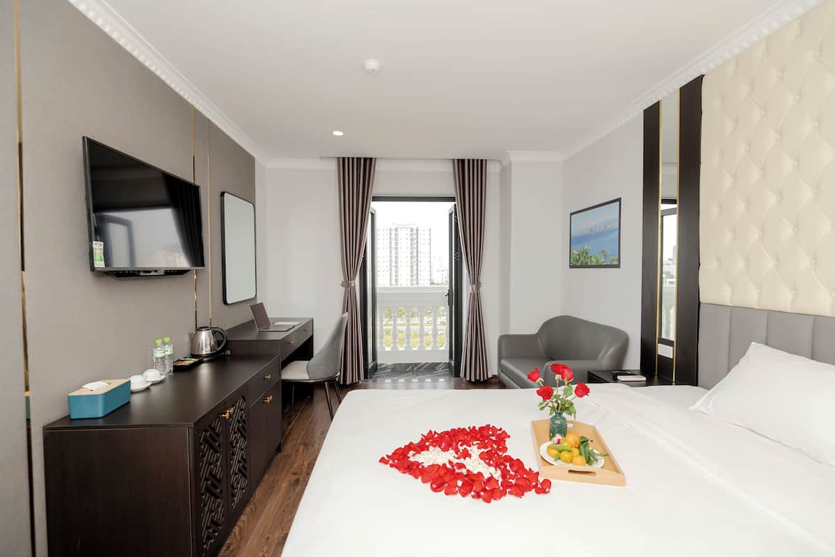 Junior Double Room, Balcony, City View | 1 bedroom, premium bedding, minibar, in-room safe