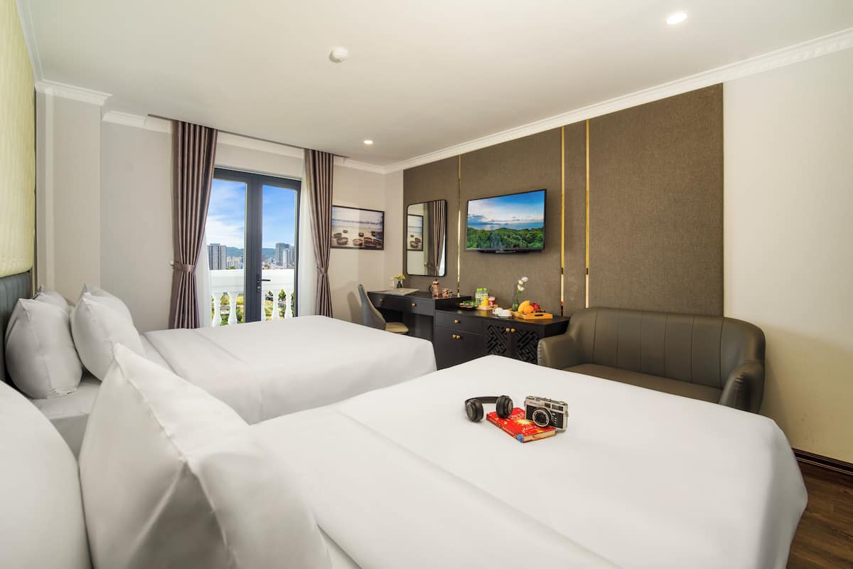 1 bedroom, premium bedding, minibar, in-room safe