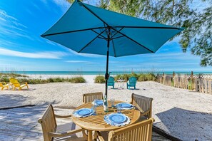 屋外ダイニングエリア