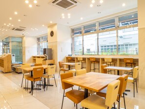 Lobby - Toyoko Inn Higashi-osaka (Higashi-osaka)
