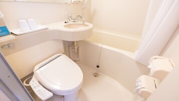 Bañera con ducha, artículos de tocador gratuitos, secador de pelo