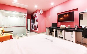 Business Room | Laptop workspace, free WiFi - Hotel To You (Mokpo)