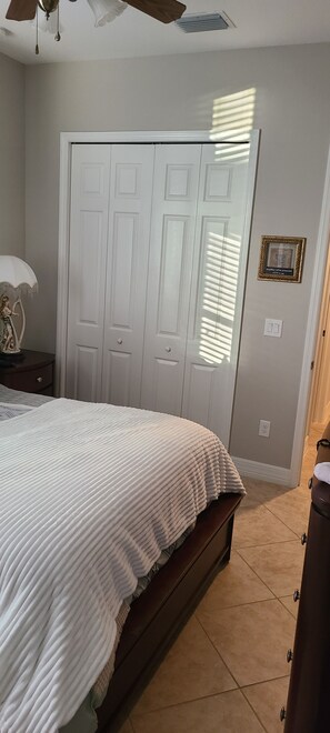 4 slaapkamers, een strijkplank/strijkijzer, gratis wifi, beddengoed